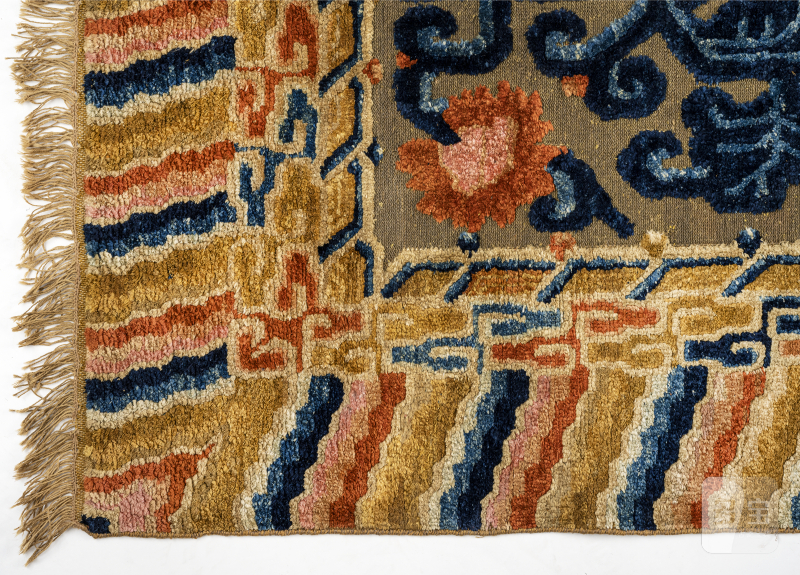 A fine silk carpet - 图3